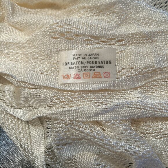 3/$25 VTG 60s Triangle Shawl Throw Cream Lace JAPAN 80x34 Scarf 9" Fringe Lotus - Picture 3 of 4